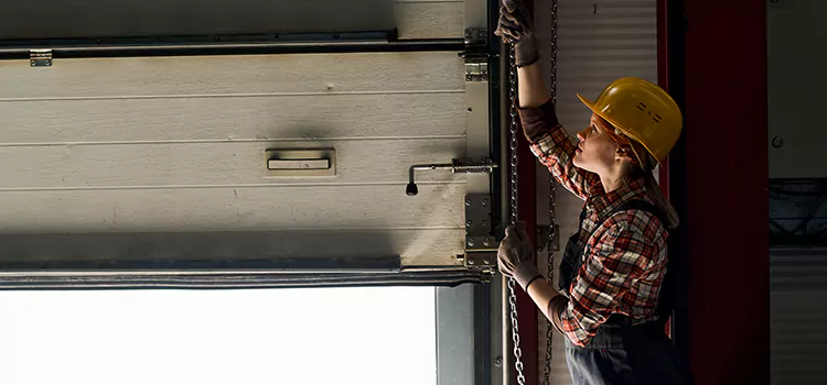 Addressing Common Garage Door Stoppage Issues in Flowing Wells, AZ